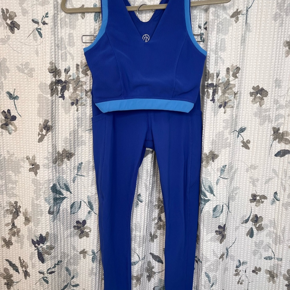 Move Theology Stylish Blue Women's Leggings and Top Set